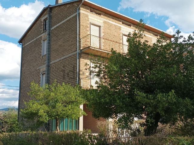 Villetta indipendente in vendita di 370 m² in Via Adelmo Canini