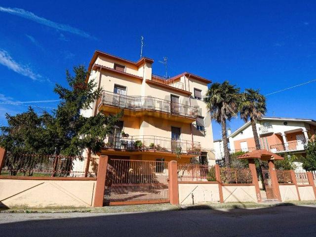 Villetta indipendente in vendita di 370 m² in Via Giuseppe di Vittorio, 11