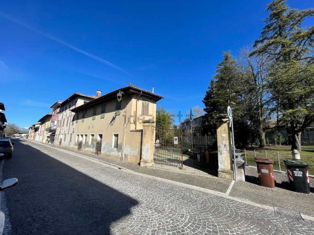 Villetta indipendente in vendita di 370 m² in Via Giotto di Bondone