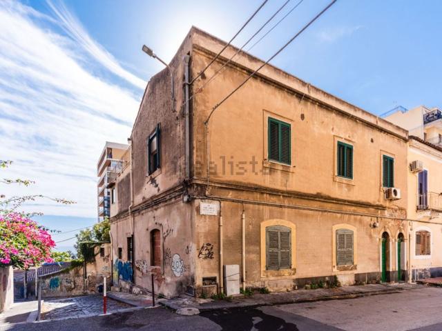 Villetta indipendente in vendita di 370 m² in Via Frate Agnello, 26