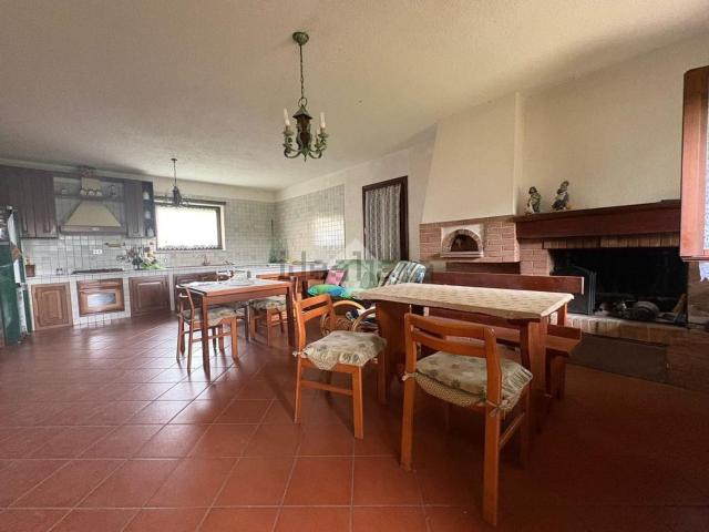 Villetta indipendente in vendita di 370 m² in Via Liguria, 41