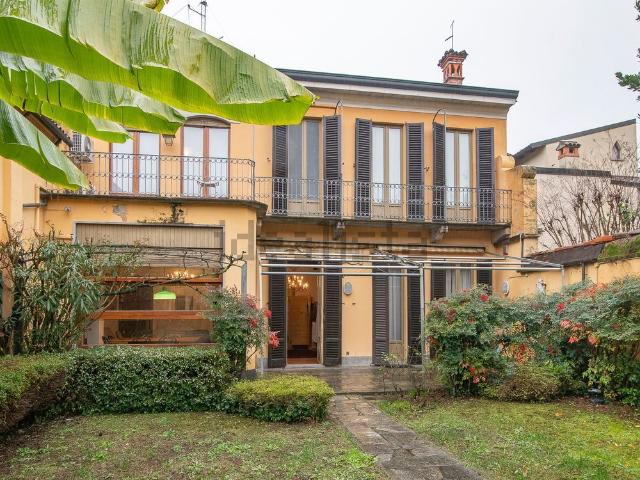 Villetta indipendente in vendita di 370 m² in Via San Francesco D&apos Assisi, 18