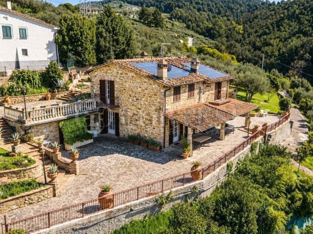 Villetta indipendente in vendita di 370 m² in Via Ponterosciano