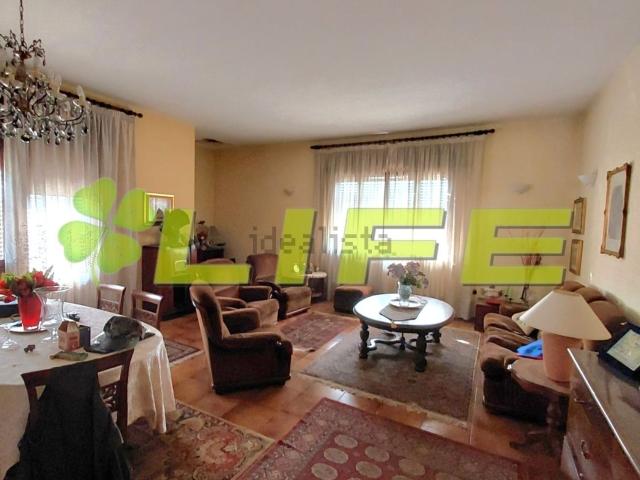 Villetta indipendente in vendita di 370 m² in Via Valcavasia