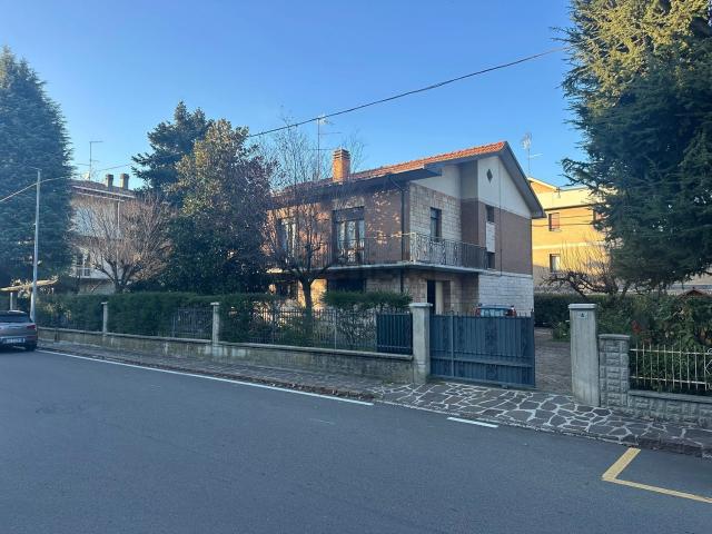 Villetta indipendente in vendita di 370 m² in Viale San Giorgio, 17