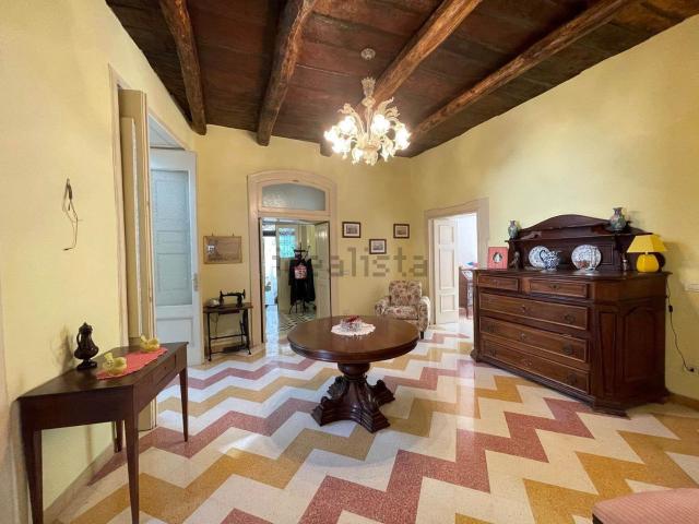 Villetta indipendente in vendita di 371 m² in Via Umberto Linguiti, 6