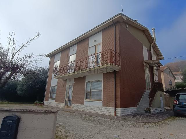 Villetta indipendente in vendita di 373 m² in Via Flaminia
