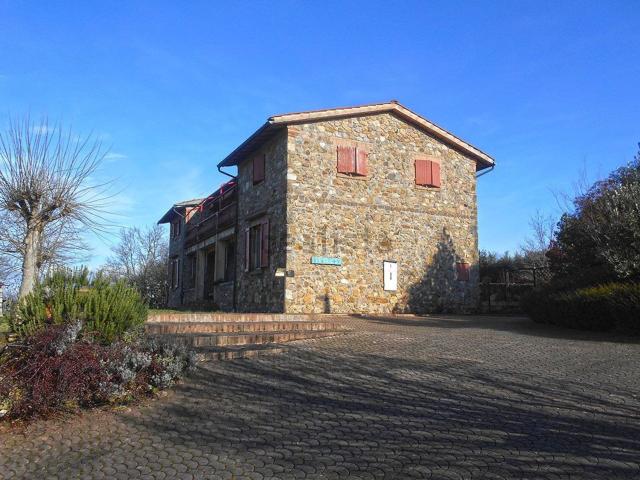 Villetta indipendente in vendita di 374 m² in Via Case Sparse