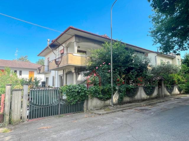 Villetta indipendente in vendita di 375 m²