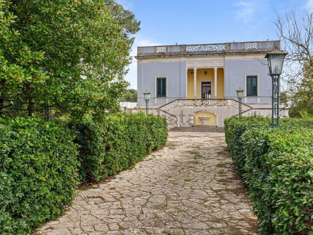 Villetta indipendente in vendita di 375 m² in Via Gallipoli, 66