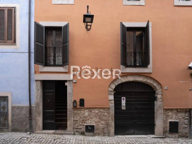 Villetta indipendente in vendita di 375 m² in Via Federico Zaccaleoni, 32