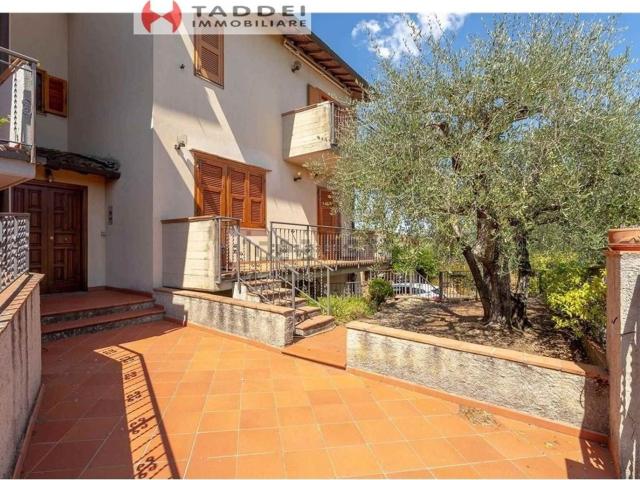 Villetta indipendente in vendita di 375 m² in Via Filippo Brunelleschi