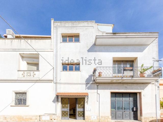 Villetta indipendente in vendita di 375 m² in Via Firenze, 21
