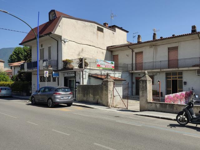 Villetta indipendente in vendita di 375 m² in Viale Caduti Sul Lavoro