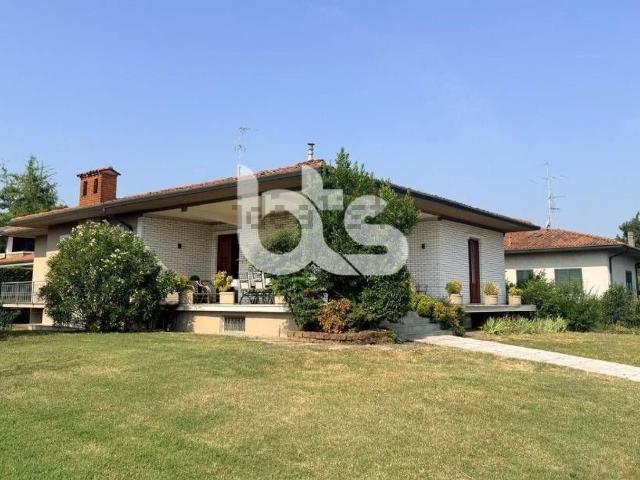 Villetta indipendente in vendita di 376 m² in Via Antonio Labriola