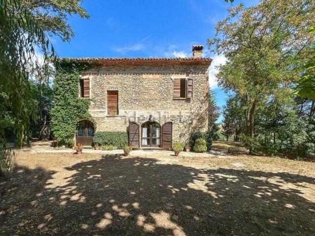 Villetta indipendente in vendita di 376 m² in Via Montecalende