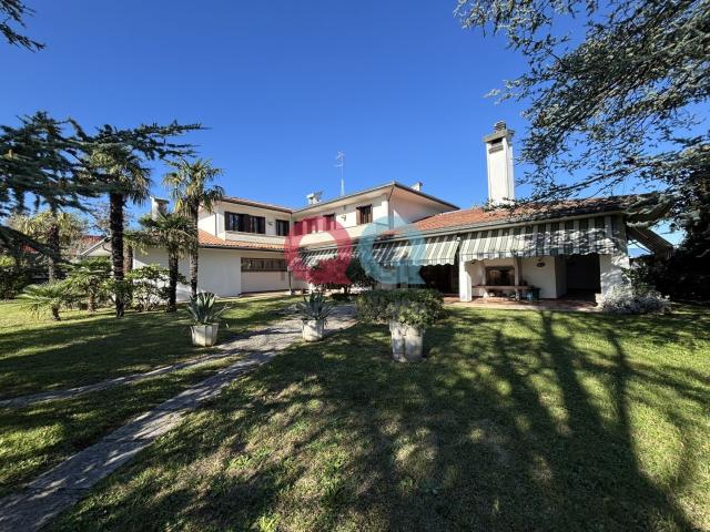 Villetta indipendente in vendita di 377 m² in Via Aldo Manuzio, 6