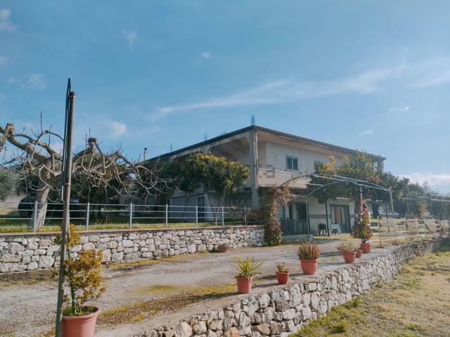 Villetta indipendente in vendita di 37825 m² in Contrada SANTA LUCIA