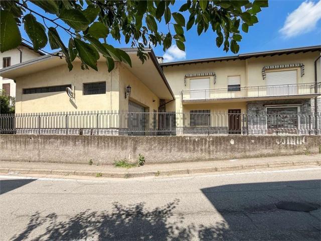 Villetta indipendente in vendita di 378 m² in Via Montello, 21