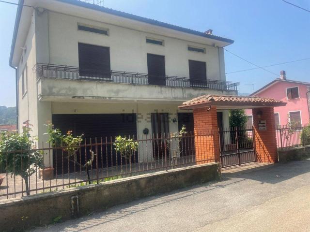 Villetta indipendente in vendita di 378 m² in Via Masetto