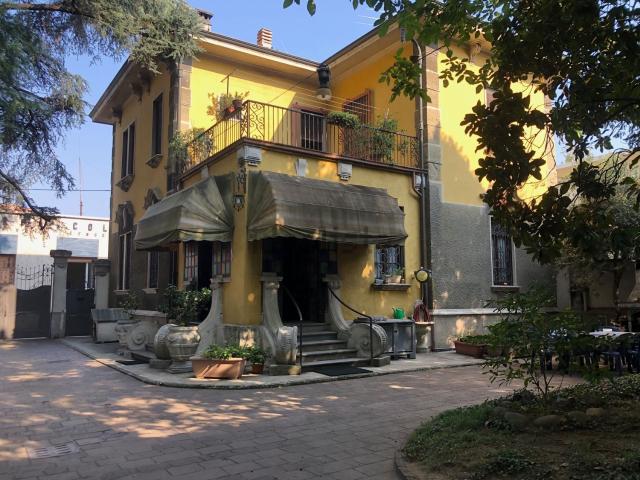 Villetta indipendente in vendita di 378 m² in Via Resegone, 4