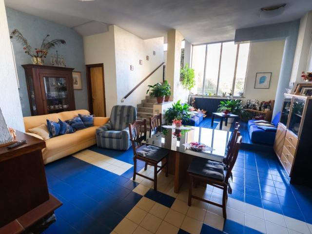 Villetta indipendente in vendita di 380 m² in Via Croce, 15