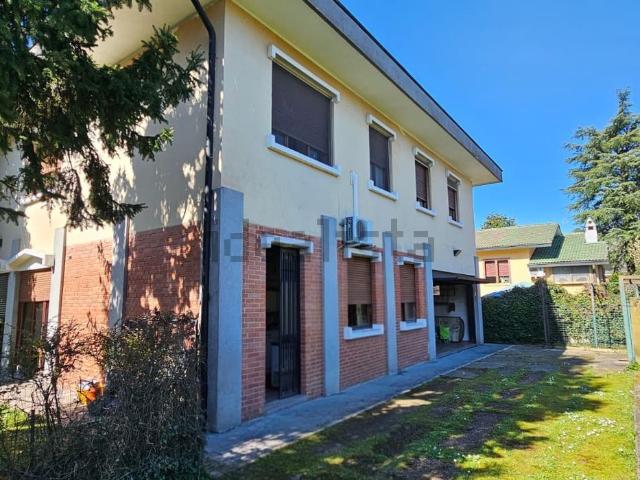 Villetta indipendente in vendita di 380 m² in Via B. Gigli, 12
