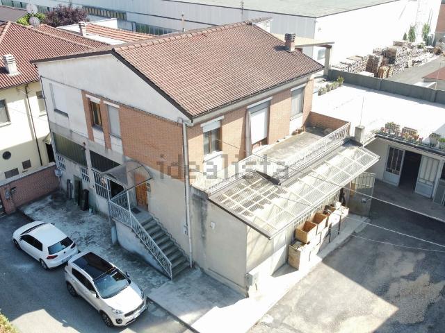 Villetta indipendente in vendita di 380 m² in Via G. Abbate