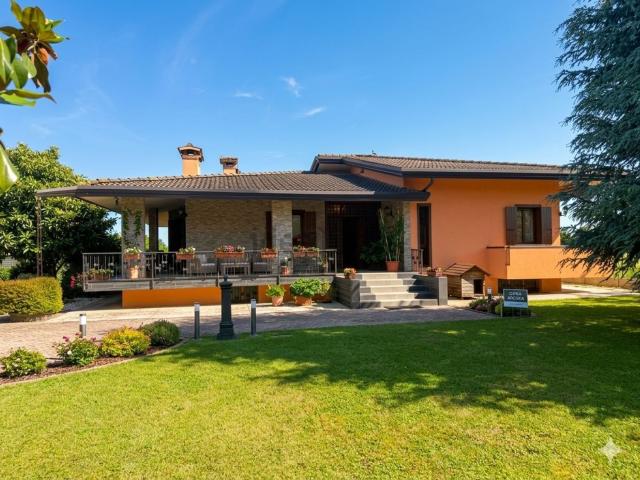 Villetta indipendente in vendita di 380 m² in Via Giorgione