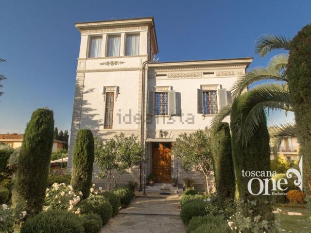 Villetta indipendente in vendita di 380 m² in Via del Commercio, 98