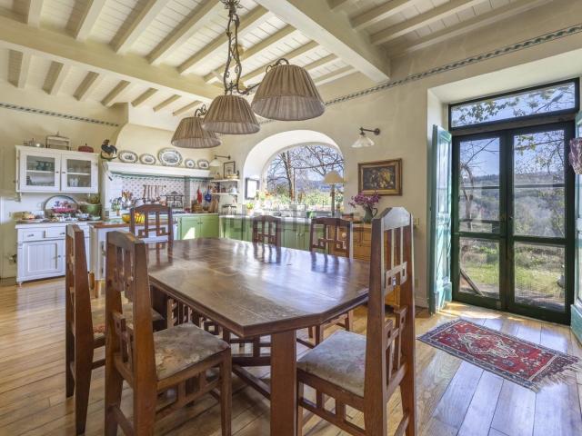 Villetta indipendente in vendita di 380 m² in Via della Montagnola
