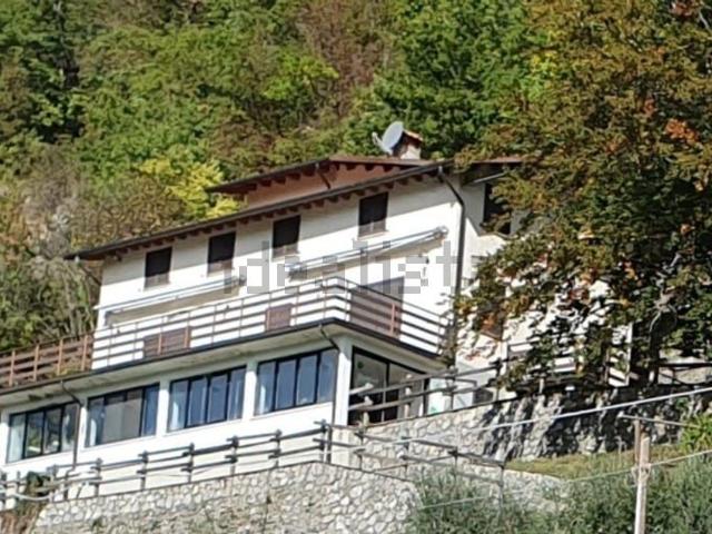 Villetta indipendente in vendita di 380 m² in Via la Cavana