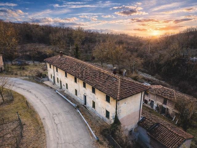 Villetta indipendente in vendita di 380 m² in Via Sant&apos Anna