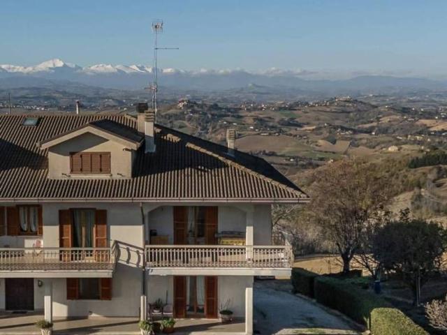 Villetta indipendente in vendita di 380 m² in Via Spino