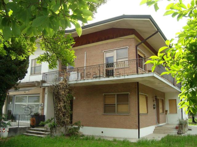 Villetta indipendente in vendita di 380 m² in Via Roma, 41