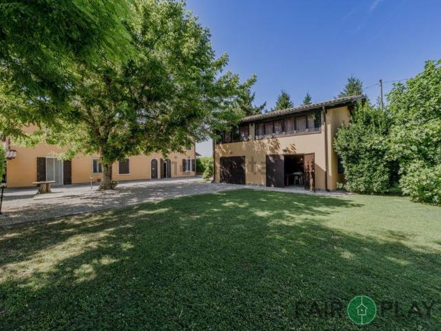 Villetta indipendente in vendita di 380 m² in Via Ragone, 32