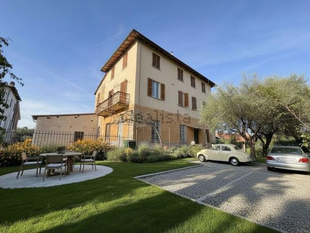 Villetta indipendente in vendita di 380 m² in Viale G. Puccini, 1349