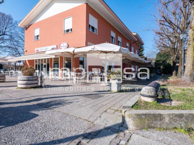 Villetta indipendente in vendita di 380 m² in Piazza dei Tigli, 10