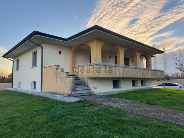 Villetta indipendente in vendita di 380 m² in Strada San Michele Interna
