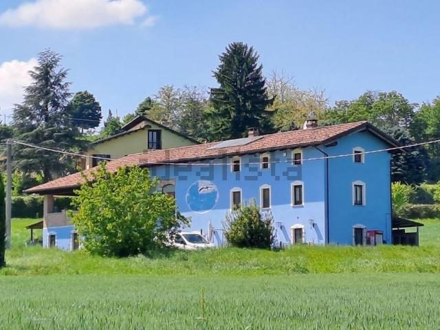Villetta indipendente in vendita di 380 m² in Strada Vecchia di Calamandrana