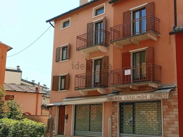 Villetta indipendente in vendita di 381 m² in Piazza Chiesa, 8