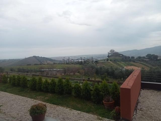 Villetta indipendente in vendita di 384 m² in Contrada San Donato