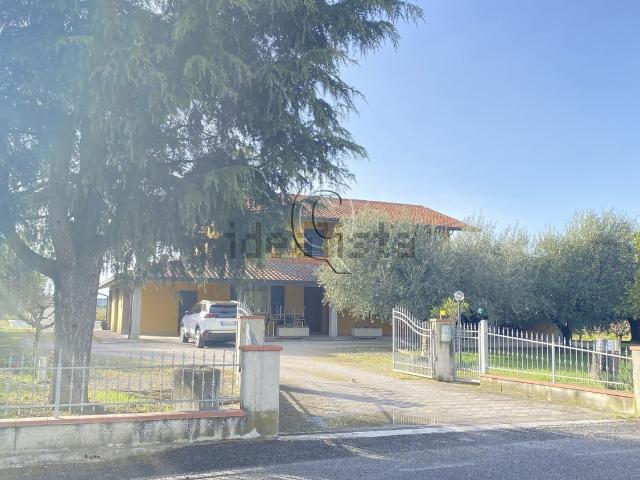 Villetta indipendente in vendita di 385 m²