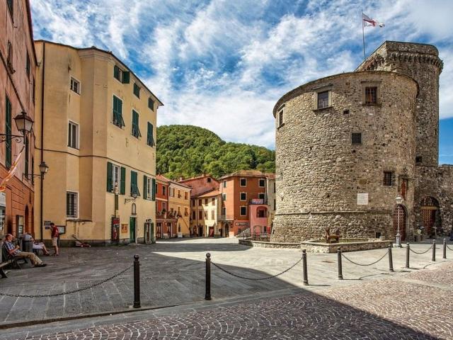 Villetta indipendente in vendita di 385 m² in Via Fossato, 1