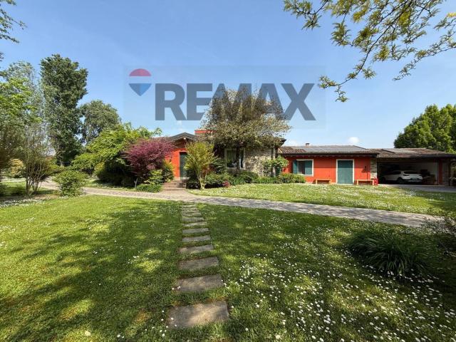 Villetta indipendente in vendita di 385 m² in Via Montegrappa, 29