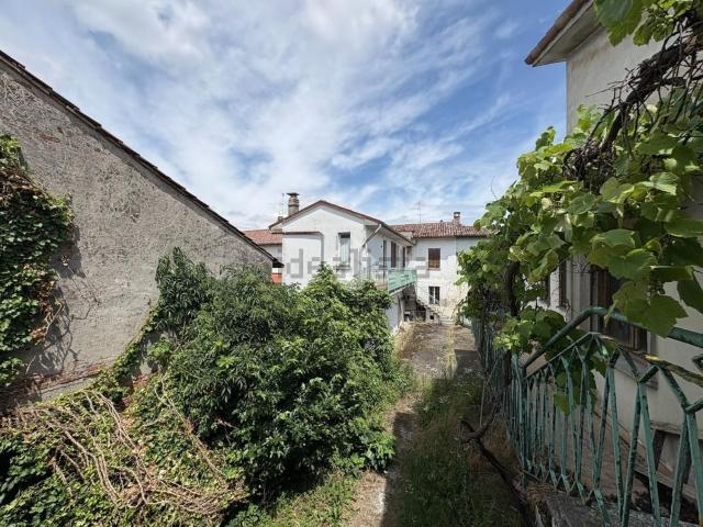 Villetta indipendente in vendita di 385 m² in Via Mazzini, 42