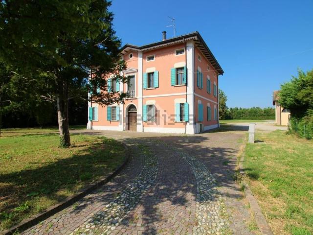 Villetta indipendente in vendita di 388 m² in Via Papa Giovanni XXIII