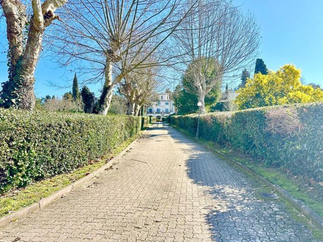 Villetta indipendente in vendita di 390 m² in Via Benedetto Fortini
