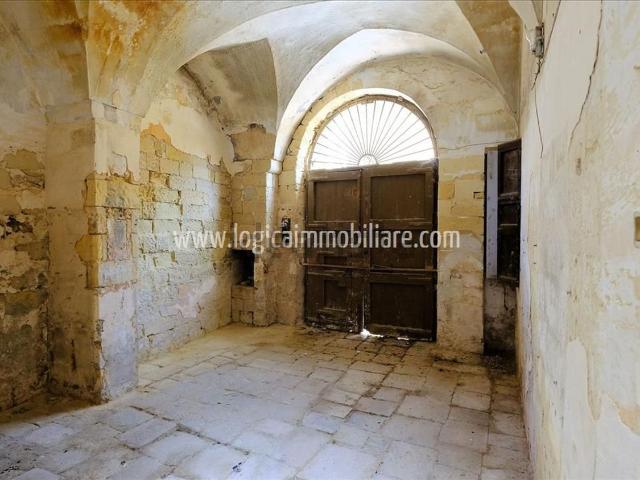 Villetta indipendente in vendita di 390 m² in Via Dante Alighieri