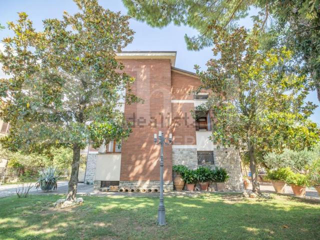Villetta indipendente in vendita di 390 m² in Via dello Sport, 7